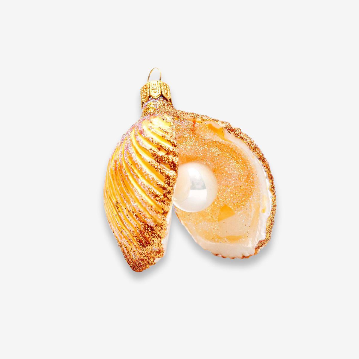 Small Clam with Pearl Ornament
