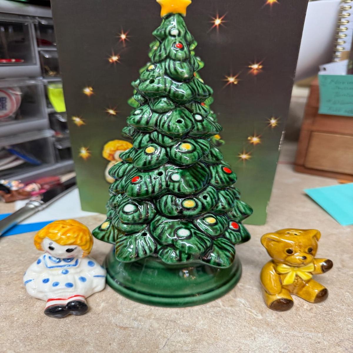 1979 Vtg Avon Christmass tree Hostess set