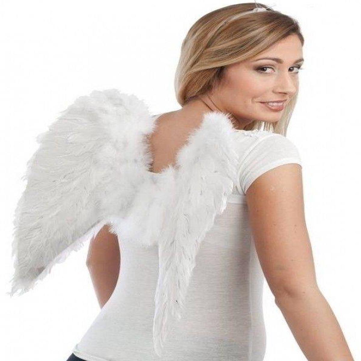 White Feathered Wings 50x50cm