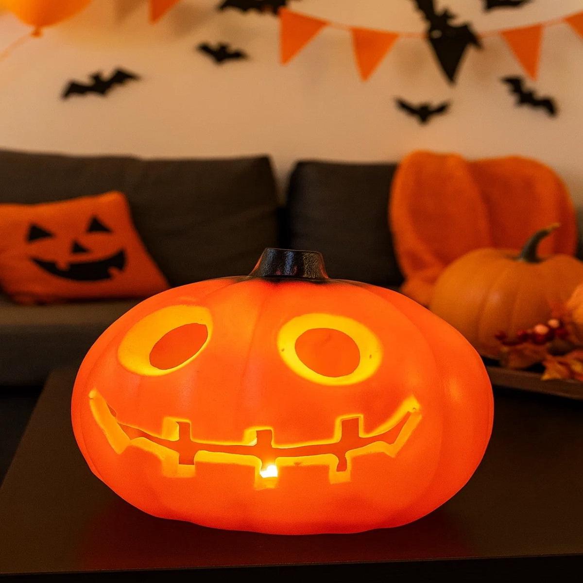 8cm Plastic Halloween Light Up Pumpkin