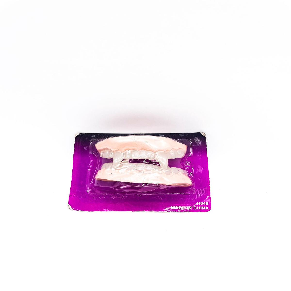 Vampire Dentures with Plastic Fangs Halloween