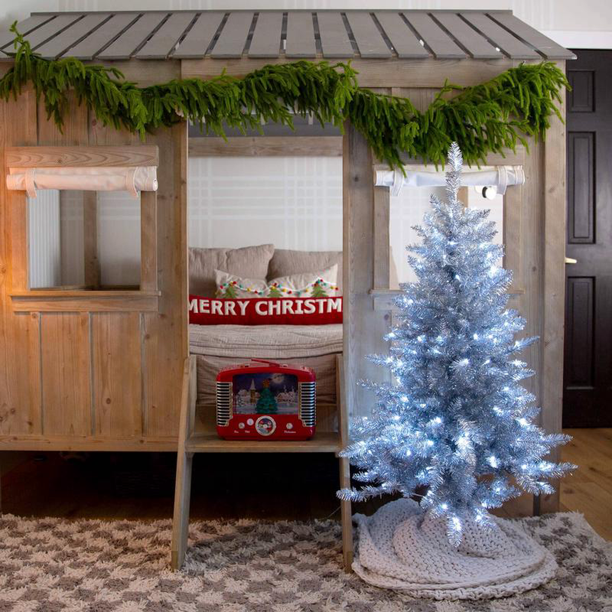 4 Artificial Silver Christmas Tree with 130 Cool White LED Lights