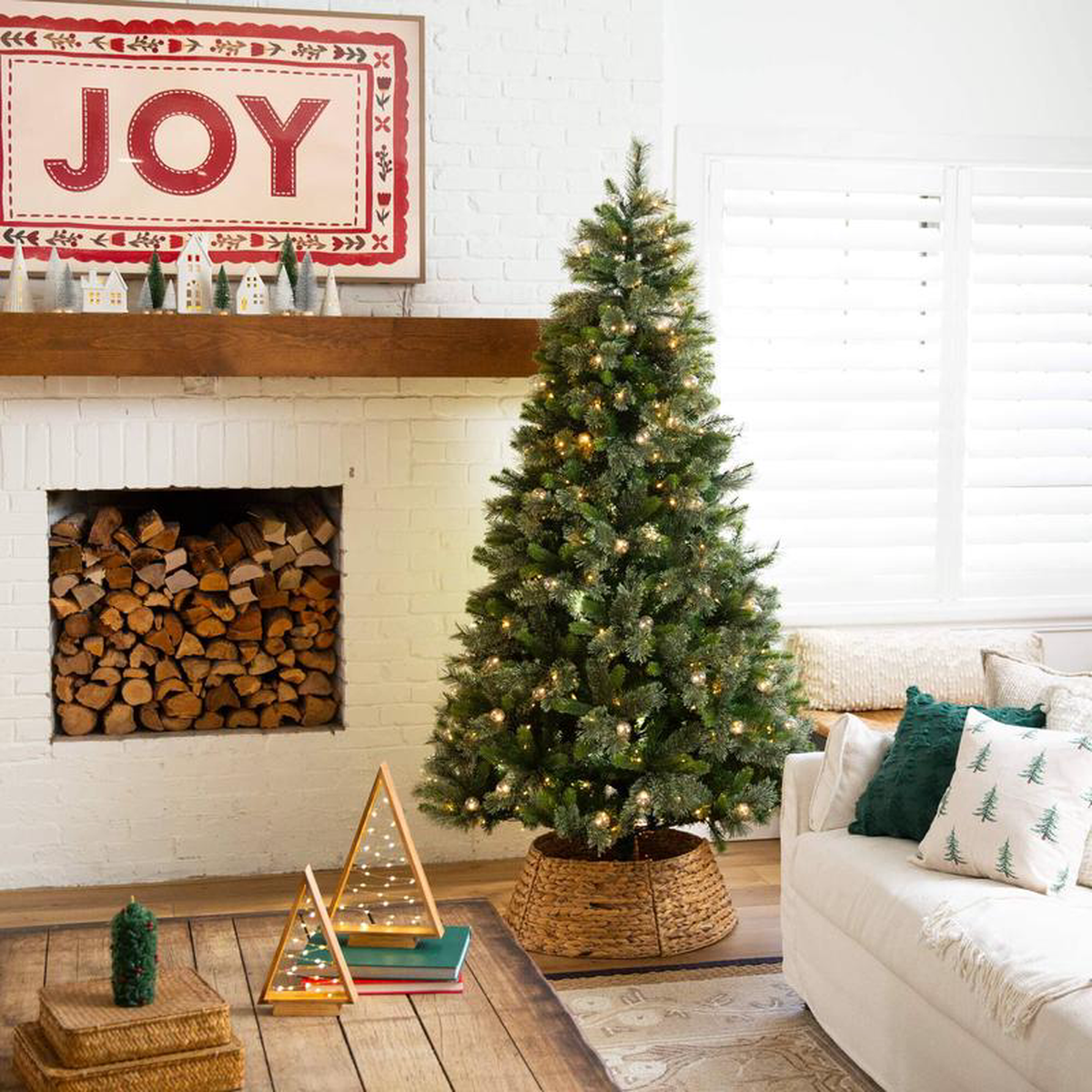 7.5 Artificial Christmas Tree with 450 Warm White Clear Globe Bulbs and LED Lights